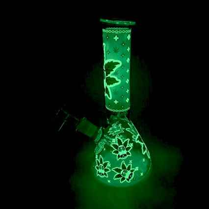 BONG CRISTAL BEAKER FOSFORESCENTE HOJAS RICK Y MORTY 20CM