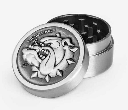 THE BULLDOG GRINDER METÁLICO 3 PARTES PLATEADO"WORLDWIDE"
